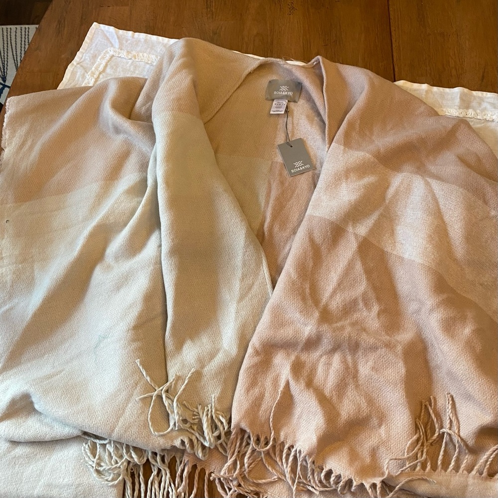 Women’s Sweater Shawl One Size Cream/Pink with Fringe